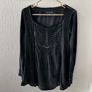 Soft Surrounding Black Top Size M Pleated Chevron Country Peasant Gray Acid Wash